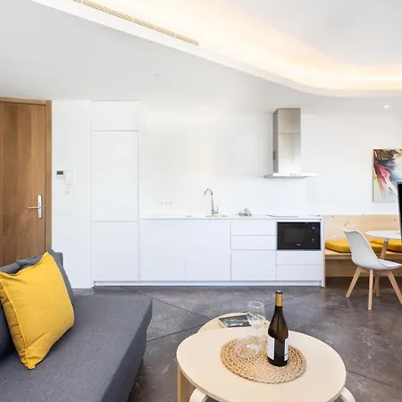 Penthouse Suites 3b With Jacuzzi Apartment *
