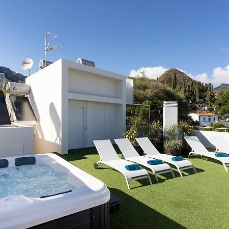 Penthouse Suites 3b With Jacuzzi Apartmán *